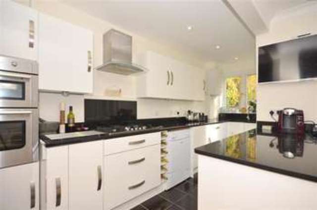  Image of 3 Bedroom Terraced for sale at Woodmansterne Surrey Woodmansterne, SM7 3JX
