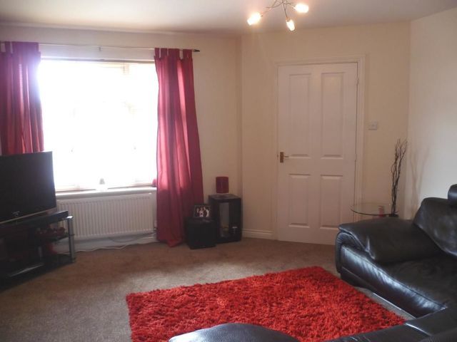  Image of 3 Bedroom Terraced to rent at Kinglassie Fife Fife, KY5 0YU