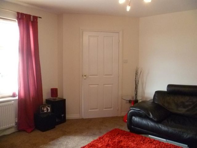  Image of 3 Bedroom Terraced to rent at Kinglassie Fife Fife, KY5 0YU