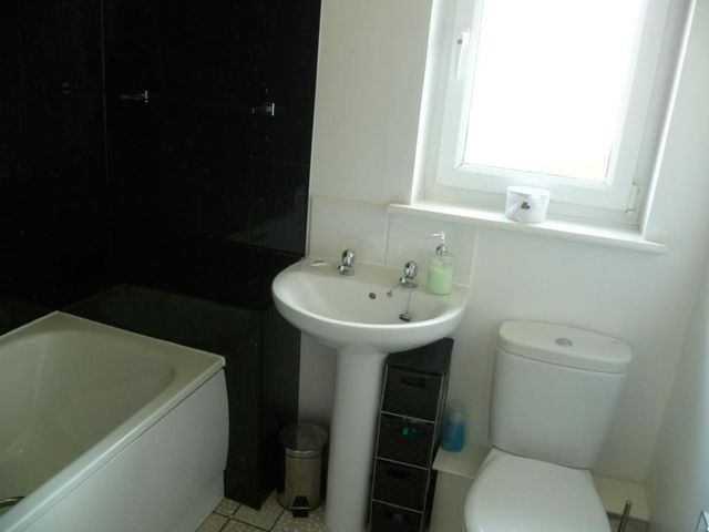  Image of 3 Bedroom Terraced to rent at Kinglassie Fife Fife, KY5 0YU