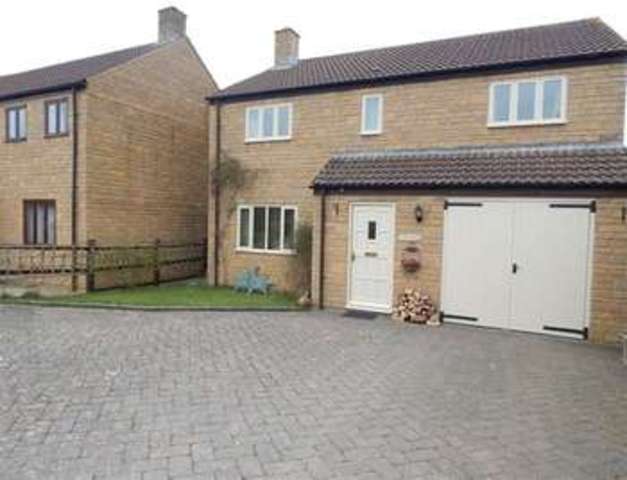  Image of 4 Bedroom Detached for sale at Yeovil, BA22 7AY