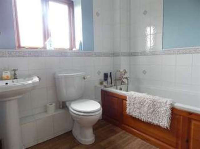  Image of 4 Bedroom Detached for sale at Yeovil, BA22 7AY