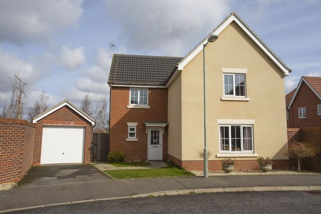  Image of 4 Bedroom Detached for sale at Manning Road  Bury St. Edmunds, IP32 7GF