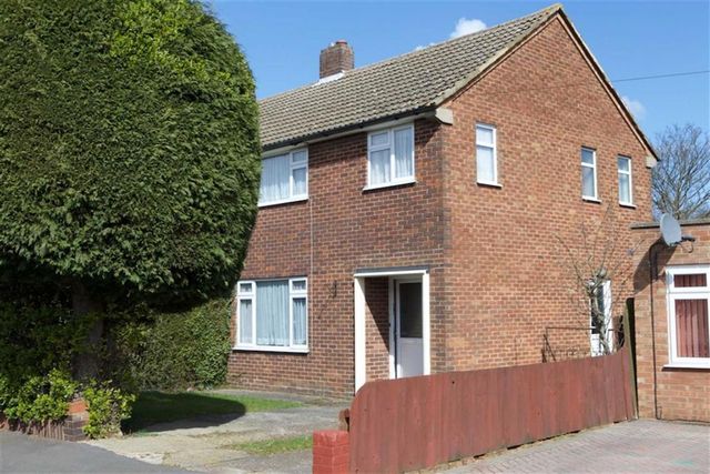  Image of 3 Bedroom Property for sale at Manor Road Toddington Toddington, LU5 6AJ