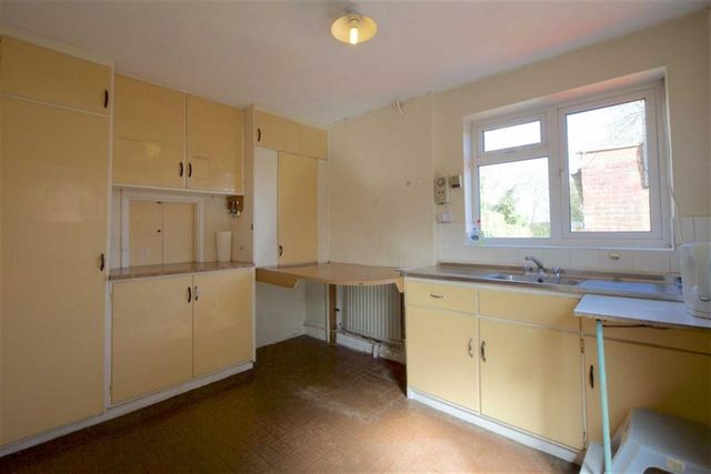  Image of 3 Bedroom Property for sale at Manor Road Toddington Toddington, LU5 6AJ