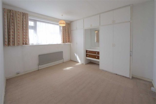  Image of 3 Bedroom Property for sale at Manor Road Toddington Toddington, LU5 6AJ