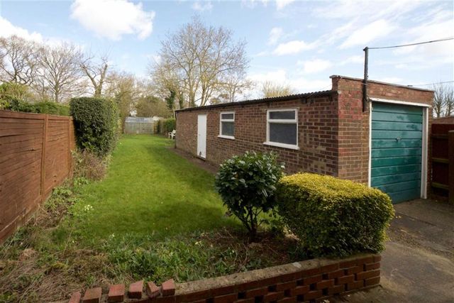  Image of 3 Bedroom Property for sale at Manor Road Toddington Toddington, LU5 6AJ