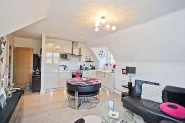  Image of 2 Bedroom Detached to rent at Carlton Place Dedmere Road Marlow, SL7 1AL