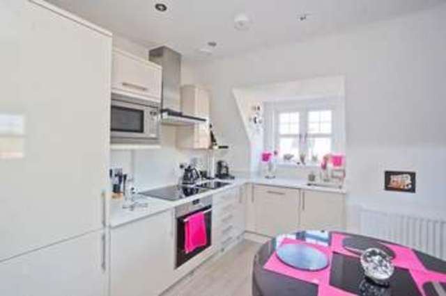  Image of 2 Bedroom Detached to rent at Carlton Place Dedmere Road Marlow, SL7 1AL