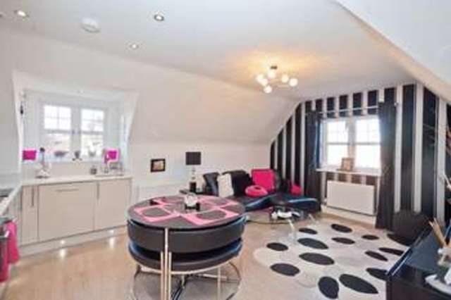  Image of 2 Bedroom Detached to rent at Carlton Place Dedmere Road Marlow, SL7 1AL