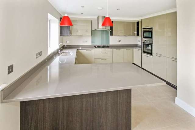  Image of 5 Bedroom Detached for sale at Marroway Weston Turville Aylesbury, HP22 5TQ