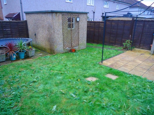  Image of 2 Bedroom Flat for sale at Middle Park Way  Leigh Park, PO9 5DN