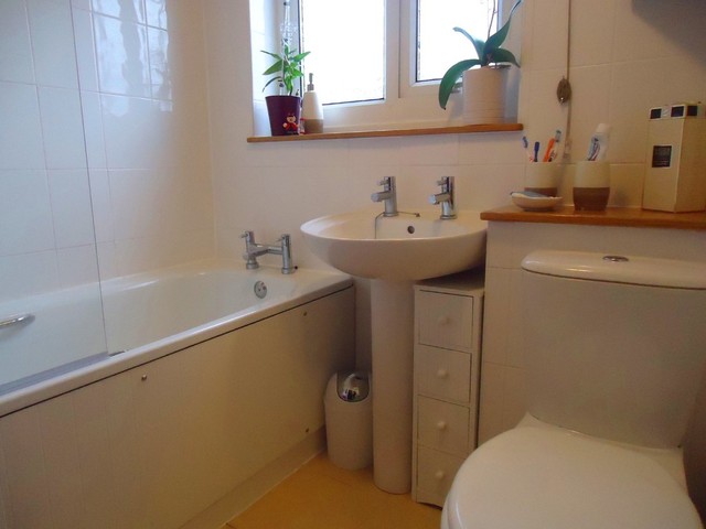  Image of 2 Bedroom Flat for sale at Middle Park Way  Leigh Park, PO9 5DN