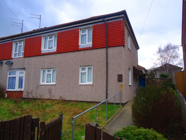  Image of 2 Bedroom Flat for sale at Middle Park Way  Leigh Park, PO9 5DN