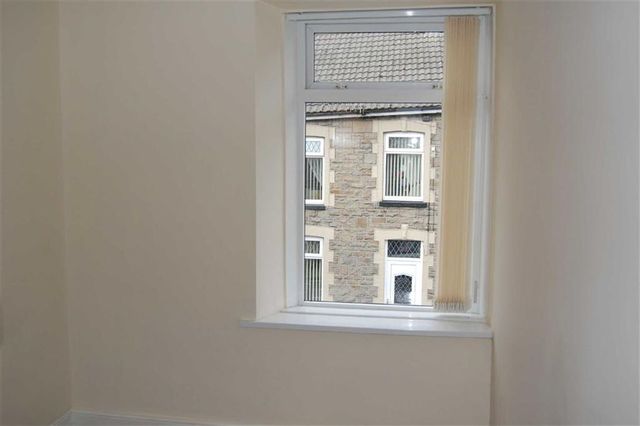  Image of 3 Bedroom Property for sale at Park Street Abercynon Abercynon, CF45 4PF