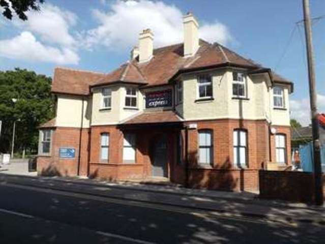  Image of 2 Bedroom Apartment to rent at Reading Road Burghfield Common Reading, RG7 3QA