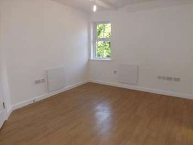  Image of 2 Bedroom Apartment to rent at Reading Road Burghfield Common Reading, RG7 3QA