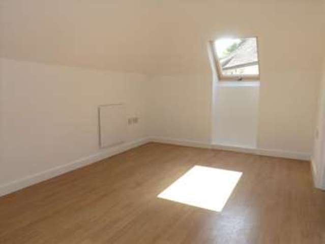  Image of 2 Bedroom Apartment to rent at Reading Road Burghfield Common Reading, RG7 3QA