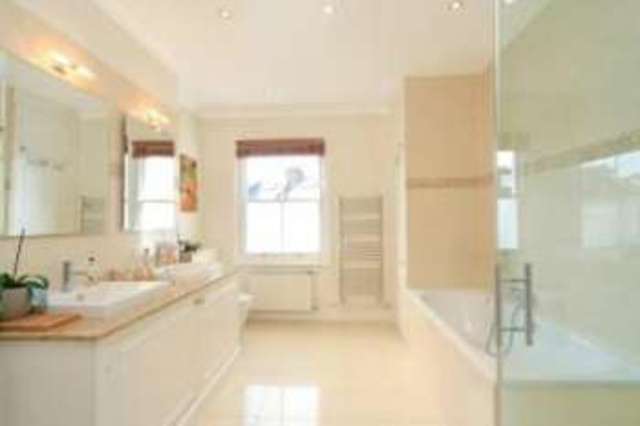 Image of 3 Bedroom Maisonette for sale at London  Clapham Junction, SW11 1RL
