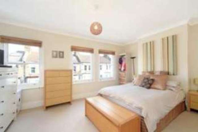  Image of 3 Bedroom Maisonette for sale at London  Clapham Junction, SW11 1RL