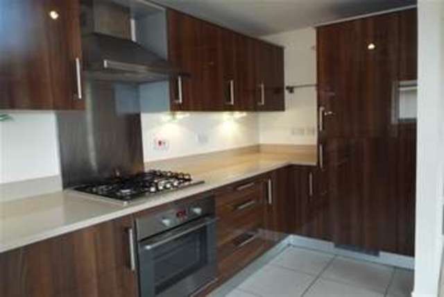  Image of 2 Bedroom Flat to rent at Shepperton, TW17 8EW