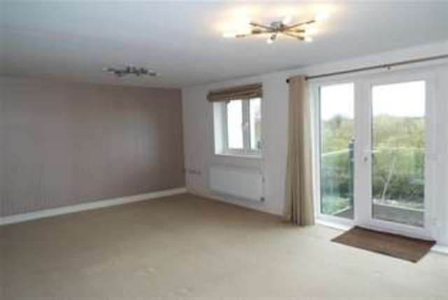  Image of 2 Bedroom Flat to rent at Shepperton, TW17 8EW