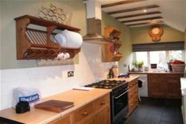  Image of 3 Bedroom Detached to rent at Yeovil, BA21 4HF