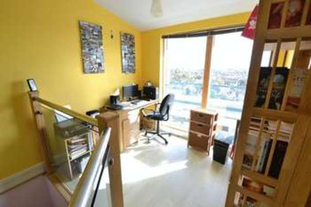  Image of 2 Bedroom Flat to rent at Sherman Road  Bromley, BR1 3JN