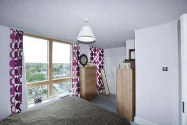 Image of 2 Bedroom Flat to rent at Sherman Road  Bromley, BR1 3JN