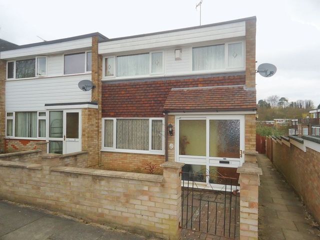  Image of 3 Bedroom Detached for sale at Sleddale  Hemel Hempstead, HP2 5TN