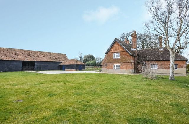  Image of 4 Bedroom Detached to rent at Southend Road Southend Reading, RG7 6HA