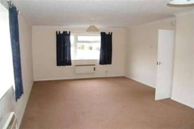  Image of 2 Bedroom Flat to rent at Tadley, RG26 3RZ