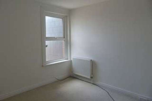  Image of 2 Bedroom Terraced to rent at Tennyson Road  Cowes, PO31 7QA