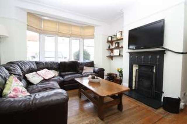  Image of 3 Bedroom Property for sale at Ulster Gardens London London, N13 5DP