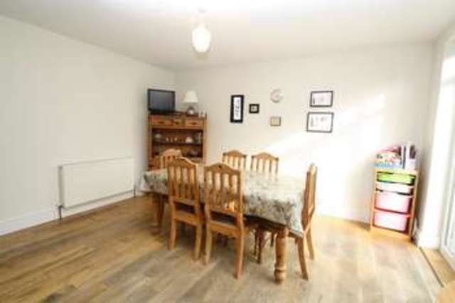  Image of 3 Bedroom Property for sale at Ulster Gardens London London, N13 5DP