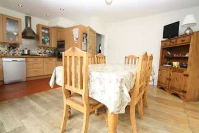  Image of 3 Bedroom Property for sale at Ulster Gardens London London, N13 5DP