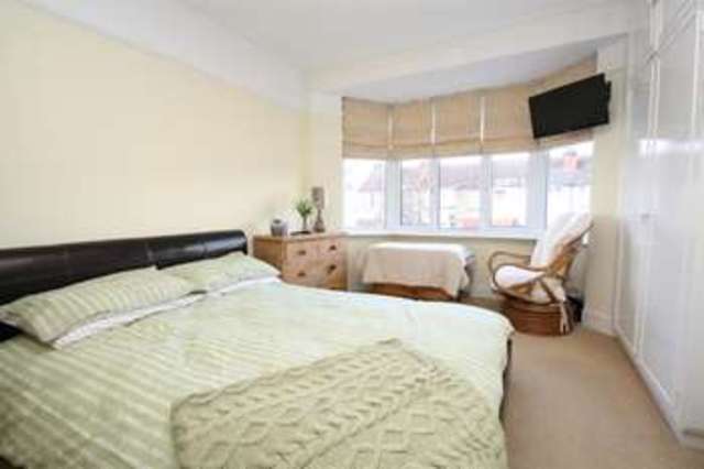  Image of 3 Bedroom Property for sale at Ulster Gardens London London, N13 5DP