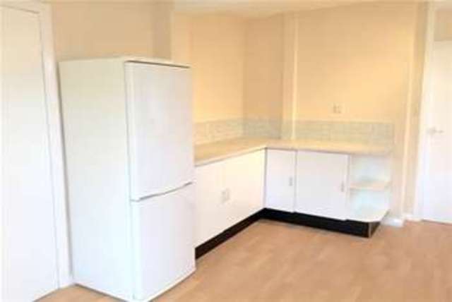  Image of 3 Bedroom Detached to rent at Rainham, RM13 9AX