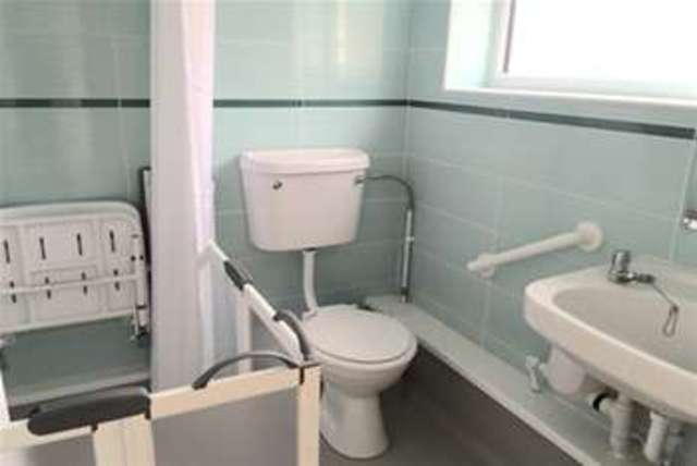 Image of 3 Bedroom Detached to rent at Rainham, RM13 9AX