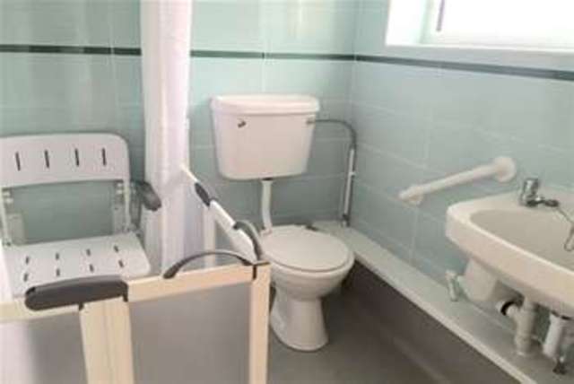  Image of 3 Bedroom Detached to rent at Rainham, RM13 9AX