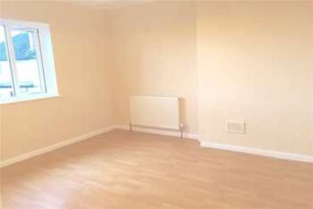  Image of 3 Bedroom Detached to rent at Rainham, RM13 9AX