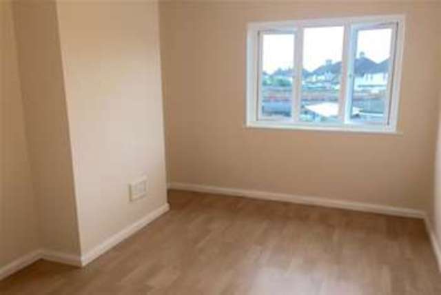  Image of 3 Bedroom Detached to rent at Rainham, RM13 9AX