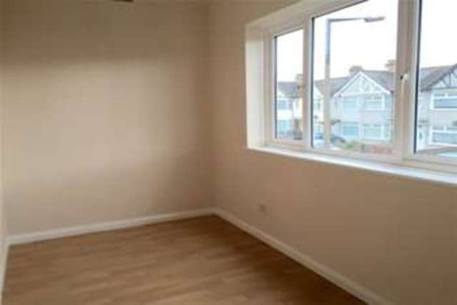  Image of 3 Bedroom Detached to rent at Rainham, RM13 9AX