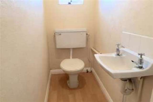  Image of 3 Bedroom Detached to rent at Rainham, RM13 9AX