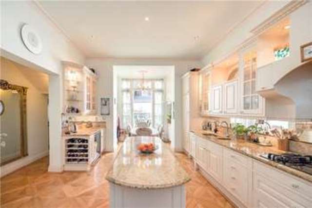  Image of 3 Bedroom Flat for sale at London  Vauxhall Bridge, SW1V 2AA