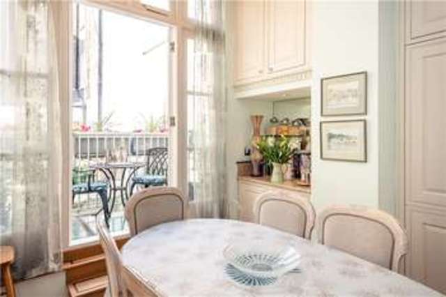  Image of 3 Bedroom Flat for sale at London  Vauxhall Bridge, SW1V 2AA