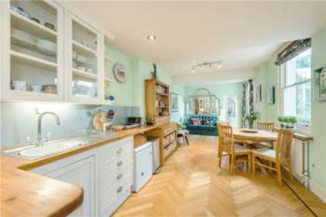  Image of 3 Bedroom Flat for sale at London  Vauxhall Bridge, SW1V 2AA