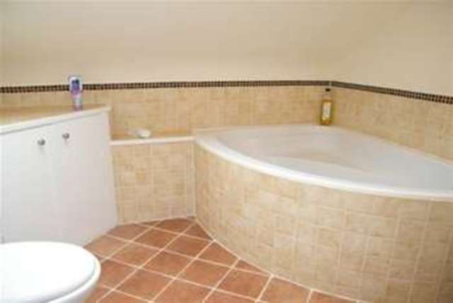  Image of 3 Bedroom Detached to rent at Gillingham, SP8 4LX