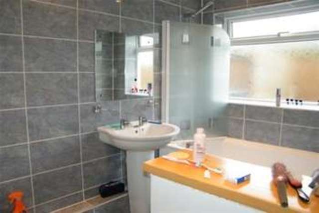  Image of 3 Bedroom Detached to rent at Gillingham, SP8 4LX