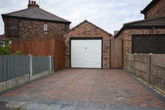  Image of 3 Bedroom Property for sale at Willow Road St Helens St Helens, WA10 4AJ